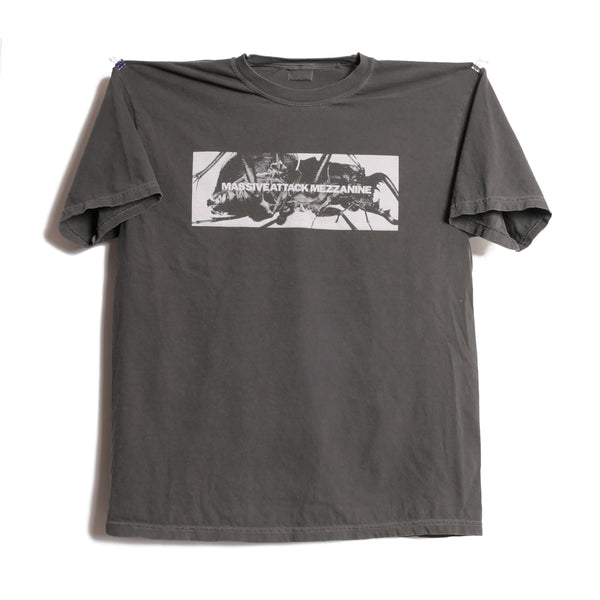 新品 MASSIVE ATTACK X ADAM CURTIS Tシャツ P1324268_600x.jpg?v=1761322905