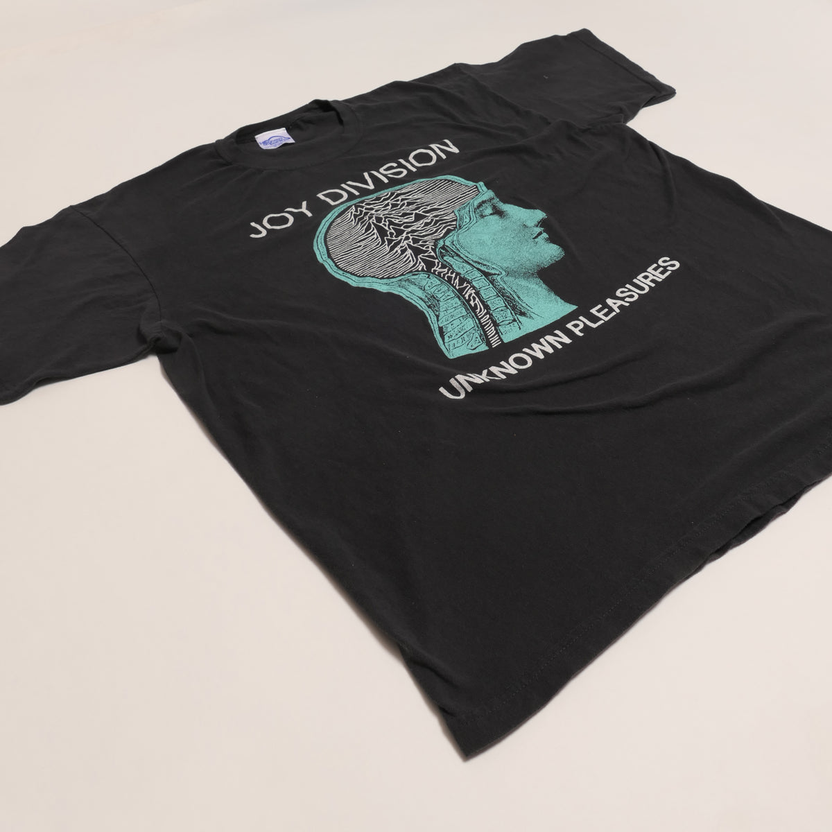 Joy Division T Shirt Unknown Pleasures Blu On Bianca Logo...Joy Division Unknown Pleasures Blue On White ufficiale Uomo...Joy Division Unisex T-Shirt Joy Division T Shirt Unknown Pleasures Blu On Bianca Logo...Joy Division Unknown Pleasures Blue On White ufficiale Uomo...Joy Division Unisex T-Shirt