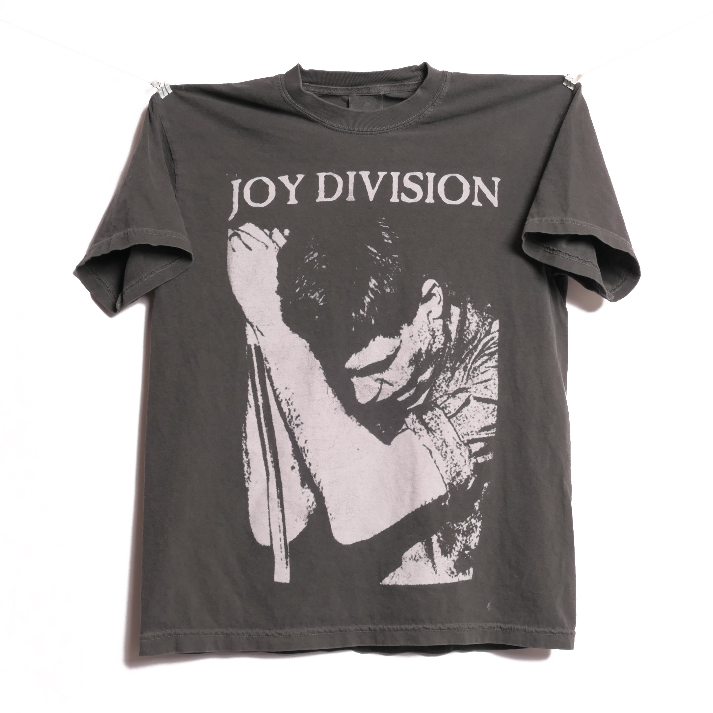 PLEASURES joy division ian curtis Tシャツ① Joy Division Ian Curtis Tee - Public Laundry